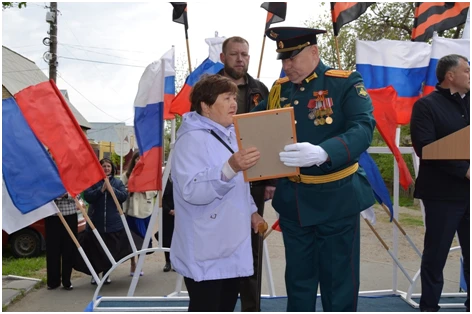 Торжественный митинг и праздничный парад в честь 78-й годовщины Великой Победы состоялись в Соль-Илецке на улице Карла Маркса.